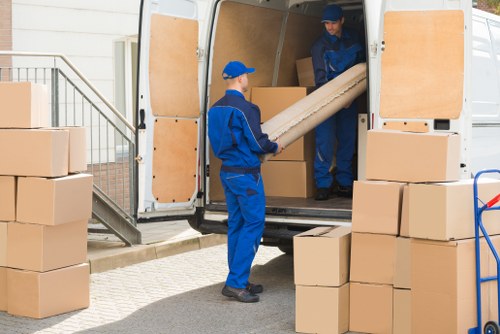 Moving van service for homes in Willesden