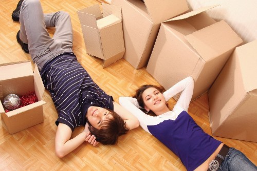 Residential moving van support in Willesden